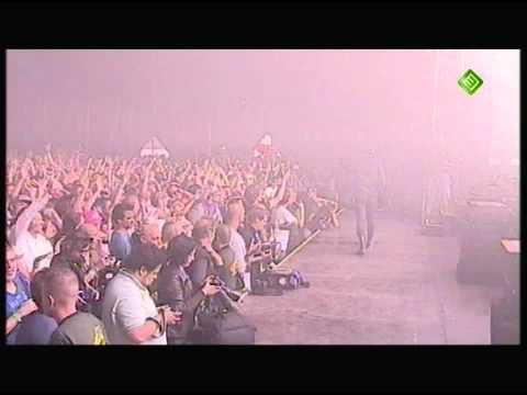 Pinkpop 2011: Bloody Beetroots (Death Crew 77)