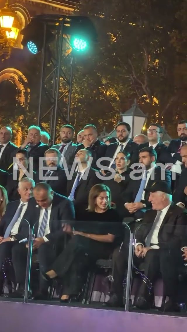 Աննա Հակոբյանը թիկնապահների ուղեկցությամբ ժամանեց համերգի