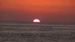 preview picture of video 'Puesta del sol en: / Coucher de soleil a : / Sunset in: PIE DE LA CUESTA, ACAPULCO'