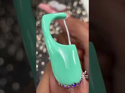 Whoever does their nails like this, tags me,uses hashtag #FLOSSWITHKASHANI wins  $100 Starbucks Card