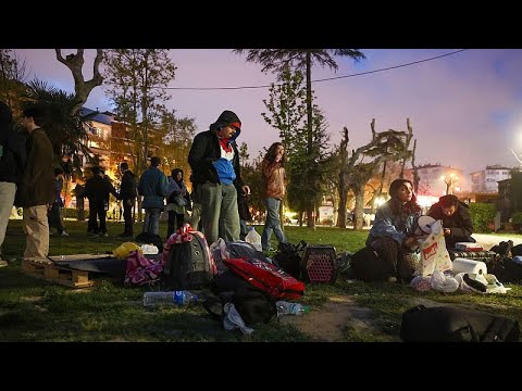 Video Thumbnail: Footage shows Istanbul tremor as aftershocks continue