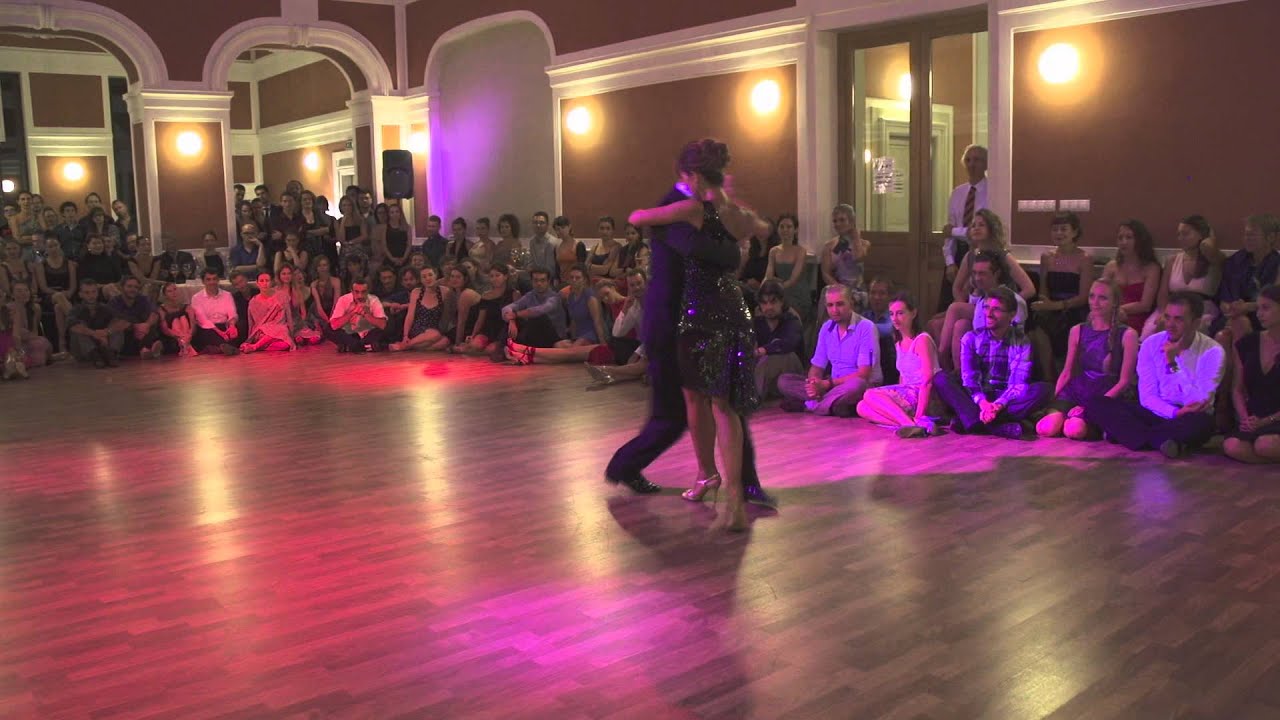 Video thumbnail for Fausto Carpino y Stephanie Fesneau - Tango Cazino 2015 - 4/5