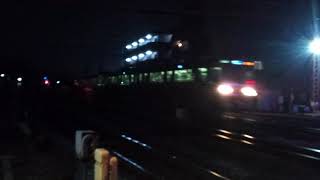 【夜の踏切！】223系2000番台V？？編成+W16編成新快速 223系2000番台W？？編成+V？？編成新快速