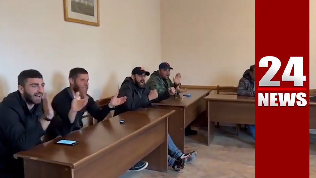 Բերման ենթարկվածները ոստիկանության բաժնում «Զարթիր լաո» են երգում