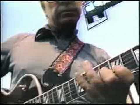 Roy Nichols playing with Merle Haggard (Vintage)