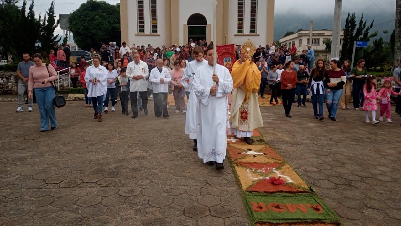 Corpus Christi.  Veja como foi a confecção dos tapetes pelo Alto Vale