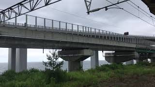 えちごトキめき鉄道日本海ひすいライン親不知駅　列車到着風景