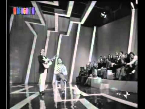 Cochi e Renato in "Come porti i capelli bella bionda"