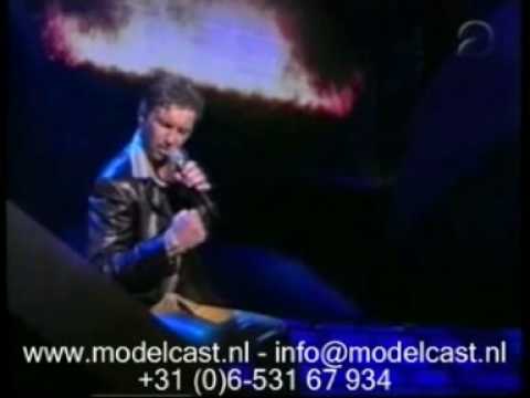 70   Arwin   singer   video   Arwin in concert Turridu