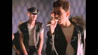 Girl Talk - All Day - Get it Get it (7 of 14)