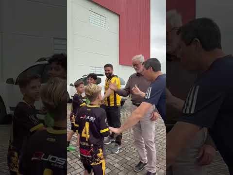 Cocal do Sul recebe campeões estaduais Sub-10 com carreata, sirenes e festa