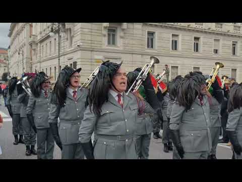 I bersaglieri intonano  "La campana di San Giusto"