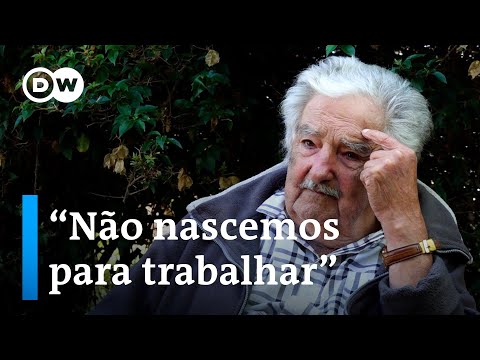 Mujica reflete sobre evolução humana e diz que celular não é o problema