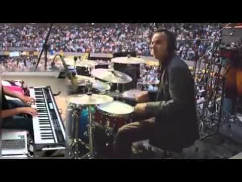 Aqui se canta, santo santo tu eres, vamos adorar al rey