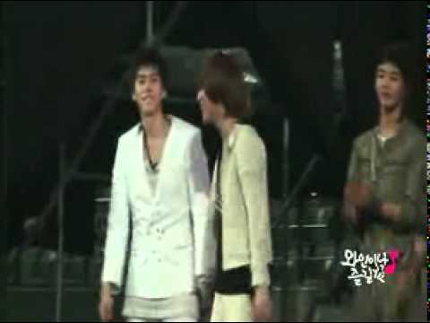 [Fancam]  Kyuhyun and Taemin cute moment!