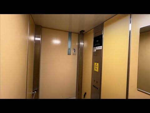 1990 KONE Roped Hydraulic Elevator @ Trädgårdsgatan 2B, Söderhamn, Sweden.