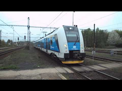 Příjezd vlaku Os 6812 (ČD 440.003) - Most, 4. 5. 2013