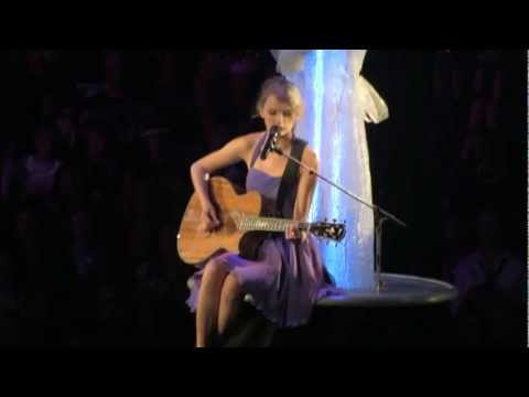 Taylor Swift Fall Out Boy Cover in Chicago 08/09/2011 [HD]