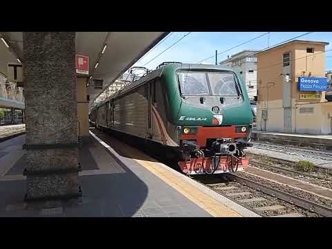 Doppia E464 in livrea Trenord trainante un TAF da Genova Piazza Principe
