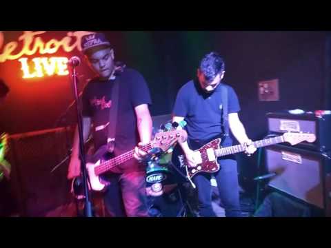 Standard Electrics - Dudas [en vivo en Morón, Buenos Aires]