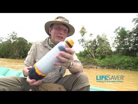 Použití láhve LifeSaver na řece Borneo