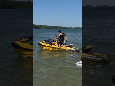 Gustavo Lima andando de Jet Sky no Porto Rico Paraná