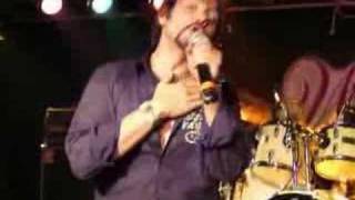 Jeff Bates performing Leave The Light On