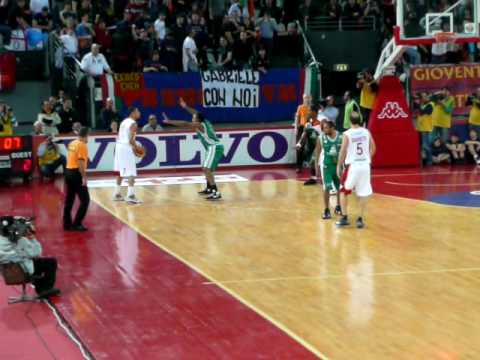 Lottomatica Virtus Roma-Montepaschi Siena - Benjamin Eze; Schiacciata di Angelo Gigli