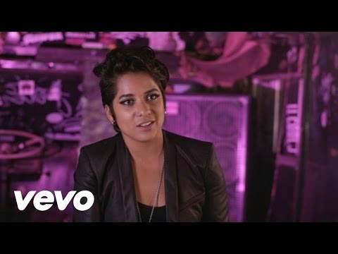 Vicci Martinez - Hold Me Darlin' (Live At The Key Club/2012)