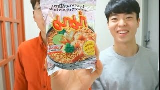 Korean men cook Thai and Indonesian ramen!