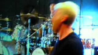 chad smith falls off his stool