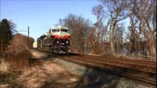 preview picture of video 'NS8101 Central of Georgia Heritage Unit passes close aboard... 12/28/13 in New Cumberland PA'