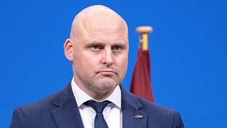 El primer ministro letón alerta de que "rebajar sanciones" normaliza a Rusia