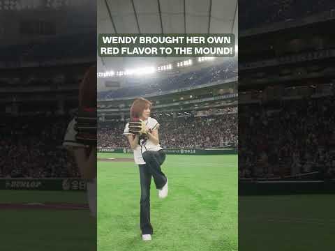 Wendy of Red Velvet threw the first pitch for Team Korea ahead of its win against Team Czechia! ⚾️