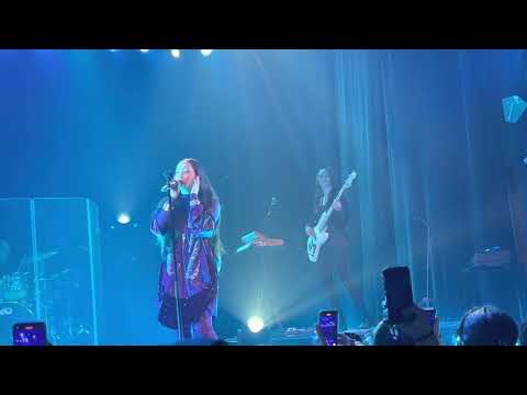 Faouzia - Minefields (Solo Version) [Citizens Tour] Montreal