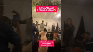 Download lagu Detik detik istri labrak suami pas lagi joget #dangdut #dangdutkoplo #trendingshorts #akunrandom mp3