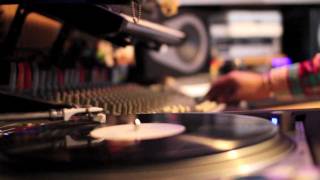 Asterix Making A Beat Using an MPC-2000XL and Vinyl Records