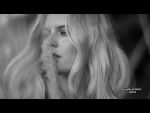 Mike Scott (The Waterboys)  -  She Is So Beautiful