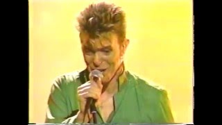 David Bowie – Little Wonder (Live GQ Awards 1997)