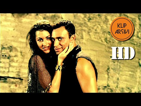 Mustafa Sandal & Natalia - Aşka Yürek Gerek | Remastered (1080p)