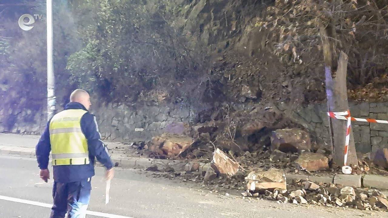 Скални късове се срутиха на тротоар в Смолян, като по чудо няма пострадали