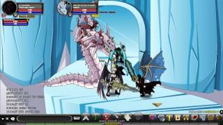 Jogando AQW com Giovanni e Bruno derrotando o  frostwyrm rider