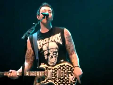 Avenged Sevenfold Zacky and Rev sing Impromptu Reggae Singapore 2008 Live