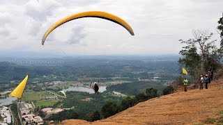 preview picture of video 'Paragliding at Kuala Kubu Bharu [HD]'