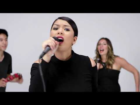 "Jingle Bells" Short - Elizabeth Chan (Taylor Swift "Shake It Off" Parody)