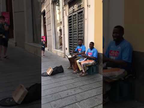 Neri cantano contro Higuain a Napoli