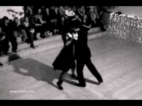  Chiche Núñez  and  Ester Duarte  are  dancing  to  the  tango  "  Tres Esquinas  "
