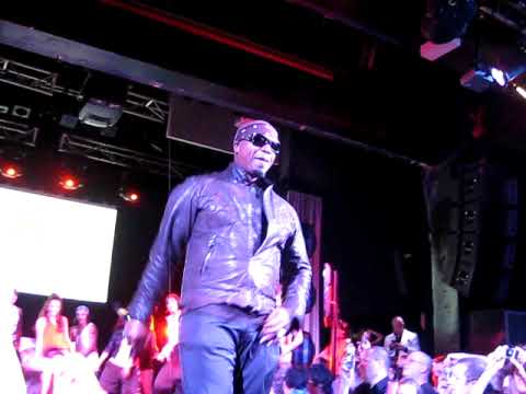 MC Hammer - You Can't Touch This - Live Melbourne 20091109