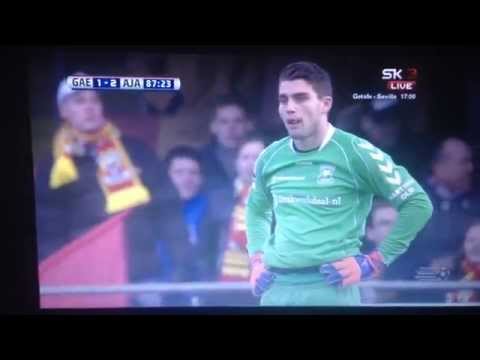 Amazing autogoal(owngoal) by go ahead eagles goalkeeper!(GO Ahead eagles Ajax 1 2)