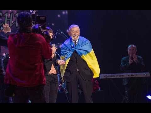Кикабидзе перевел на грузинский "Червону руту" и спел ее в Киеве